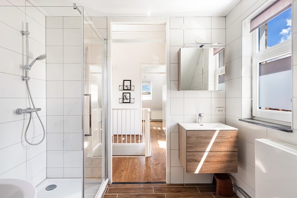 Foto - Verkocht onder voorbehoud: wonen aan het water met luxe, rust en een eigen aanlegsteiger!